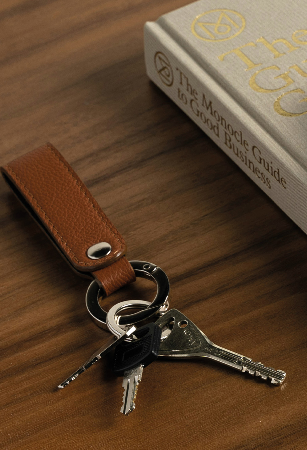 Schlüsselanhänger aus braunem Leder selbst gemacht